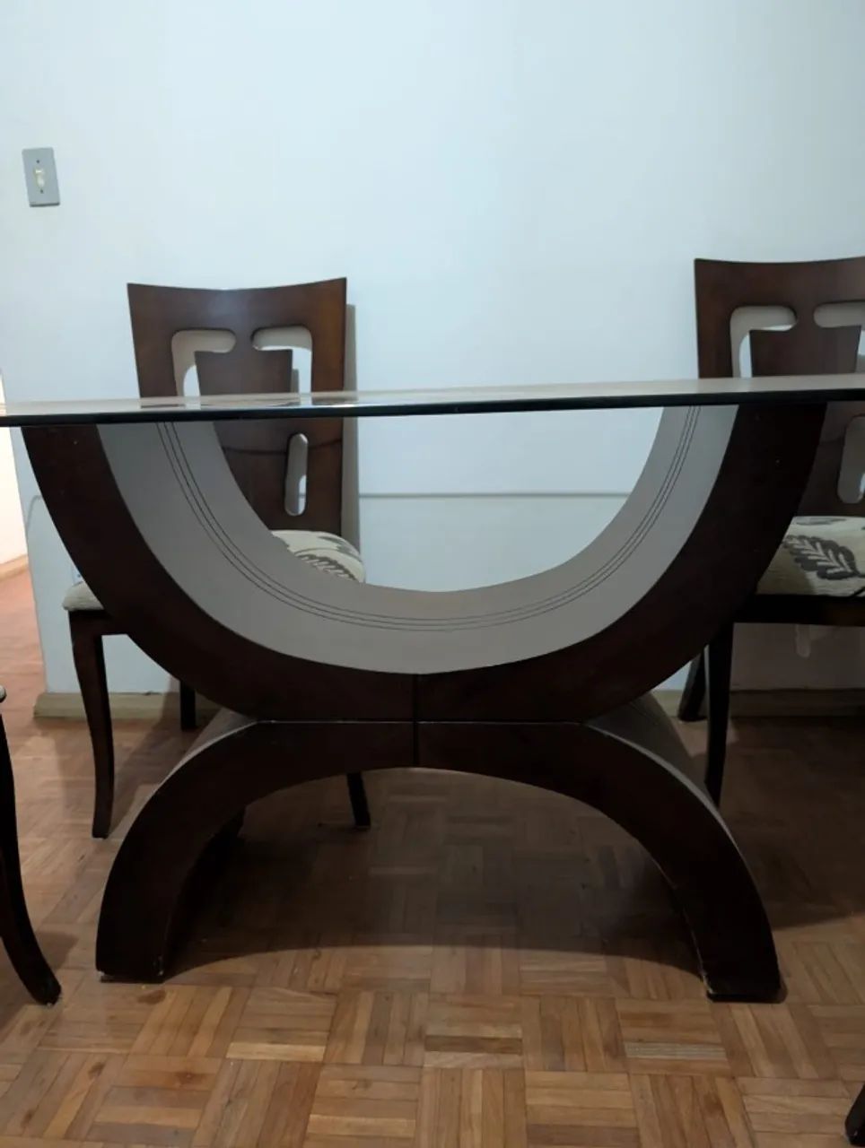 Mesa de jantar de madeira e vidro com 6 cadeiras - Foto 3