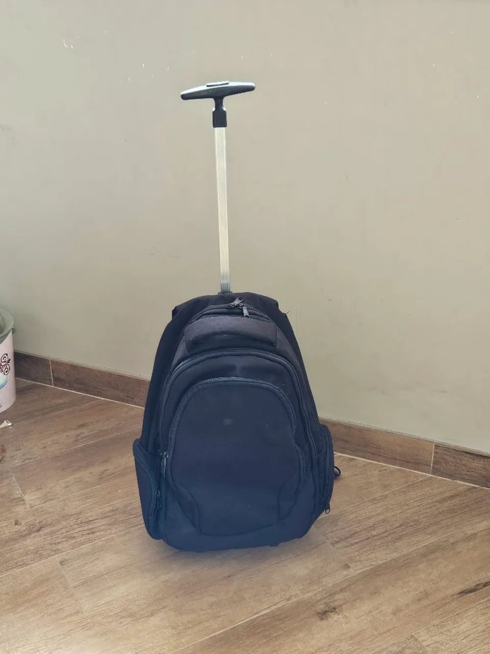 Mochila semi nova e linda! 