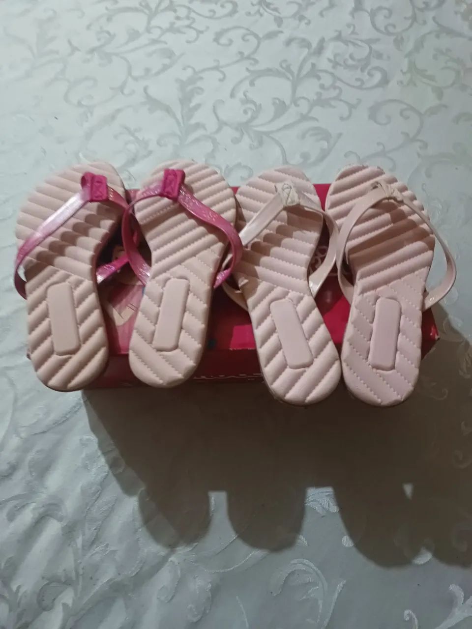 Vende se vários tipos de sandálias  e tênis  - Foto 3