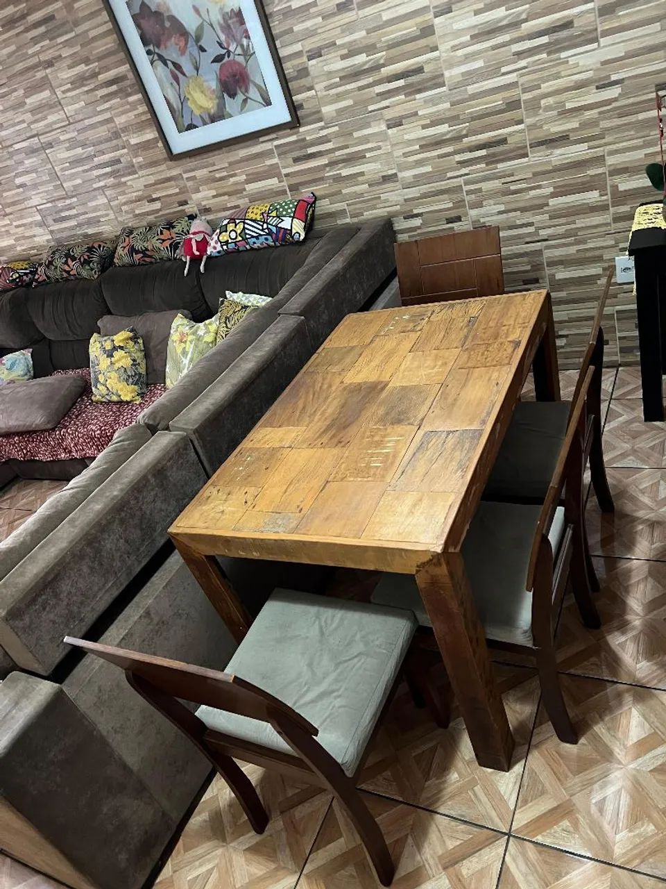 Vendo mesa com 4 cadeiras  - Foto 2