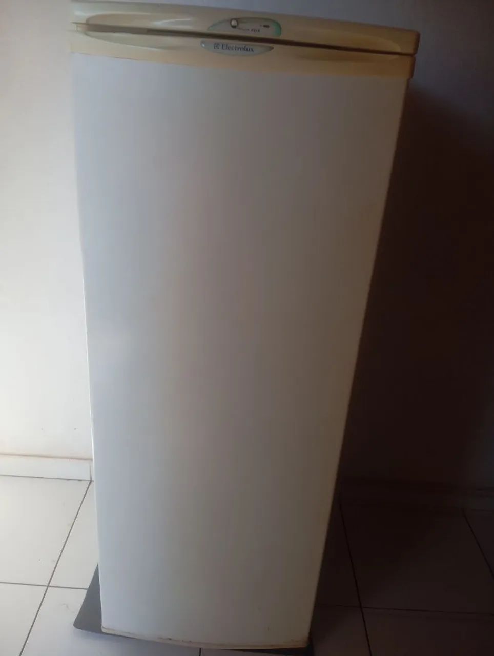 Vendo freezer Eletrolux 210 lts