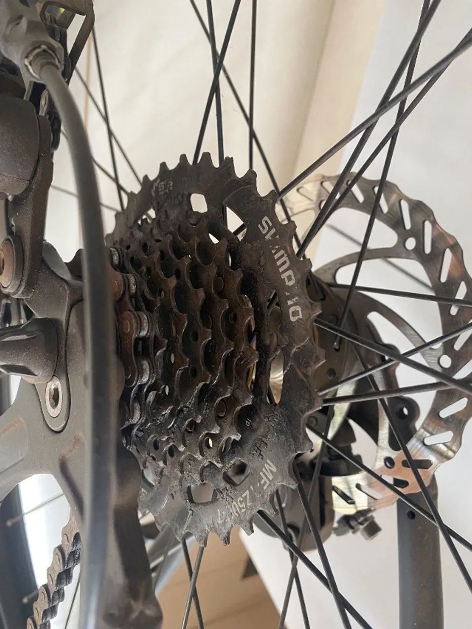 Bicicleta Oggi Aro 29 21 V Shimano - Preta  - Foto 3