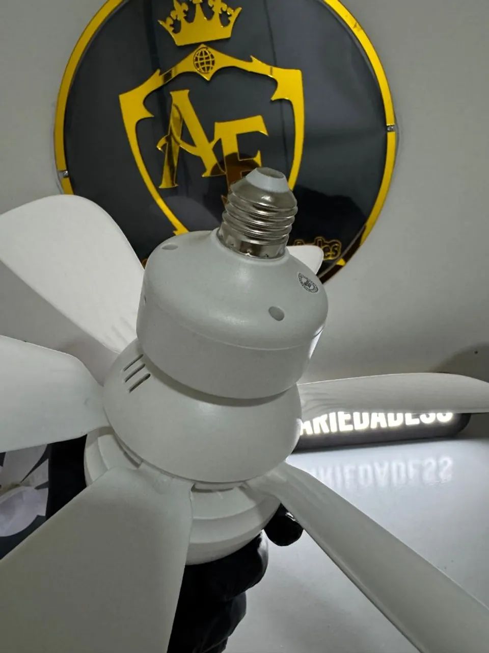 Mini ventilador de teto com lâmpada  - Foto 2