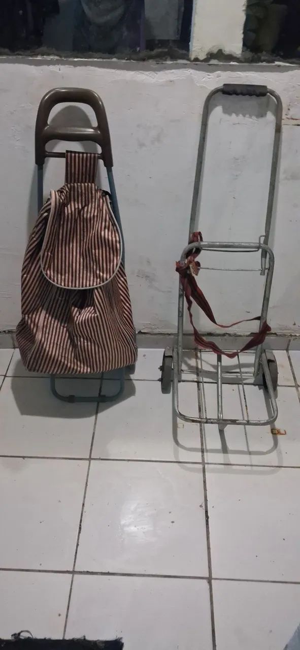 Carrinhos para compra usados em bom estado 