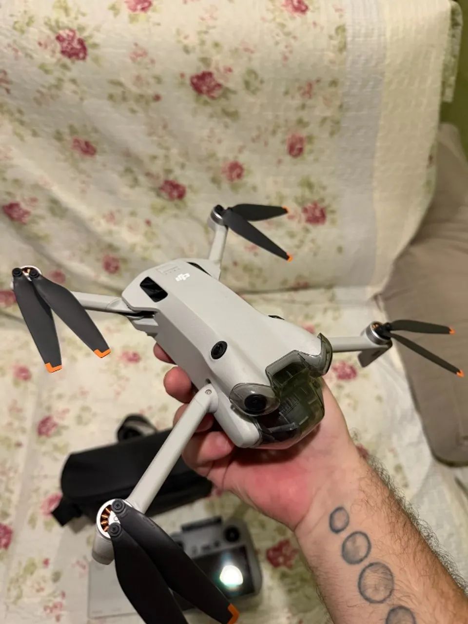 Vendo Drone DJI Mini 4 Fly More Combo - Foto 4