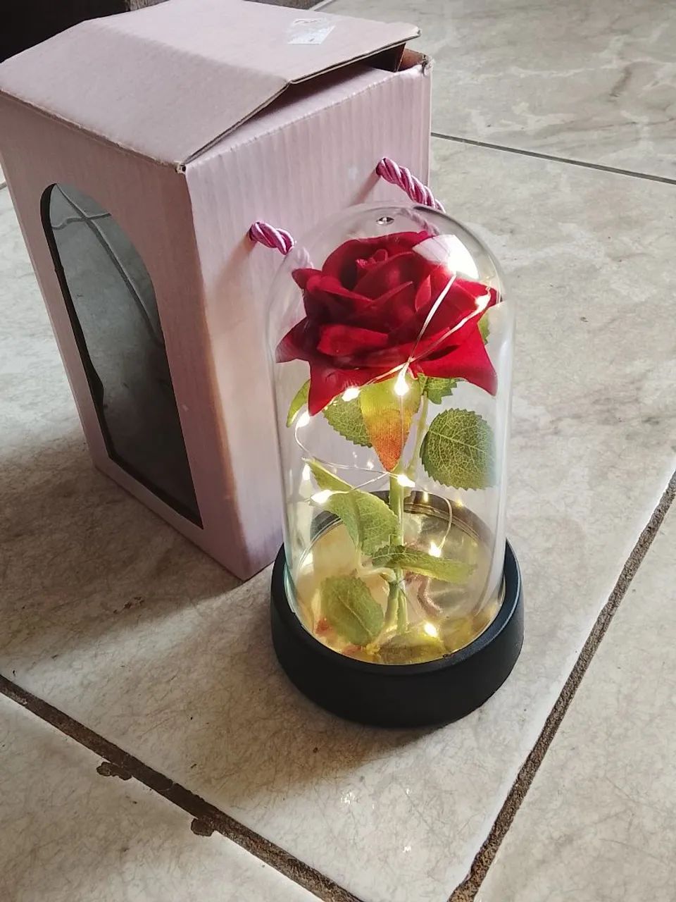 Luminária de rosa vermelha com espinhos - Foto 2