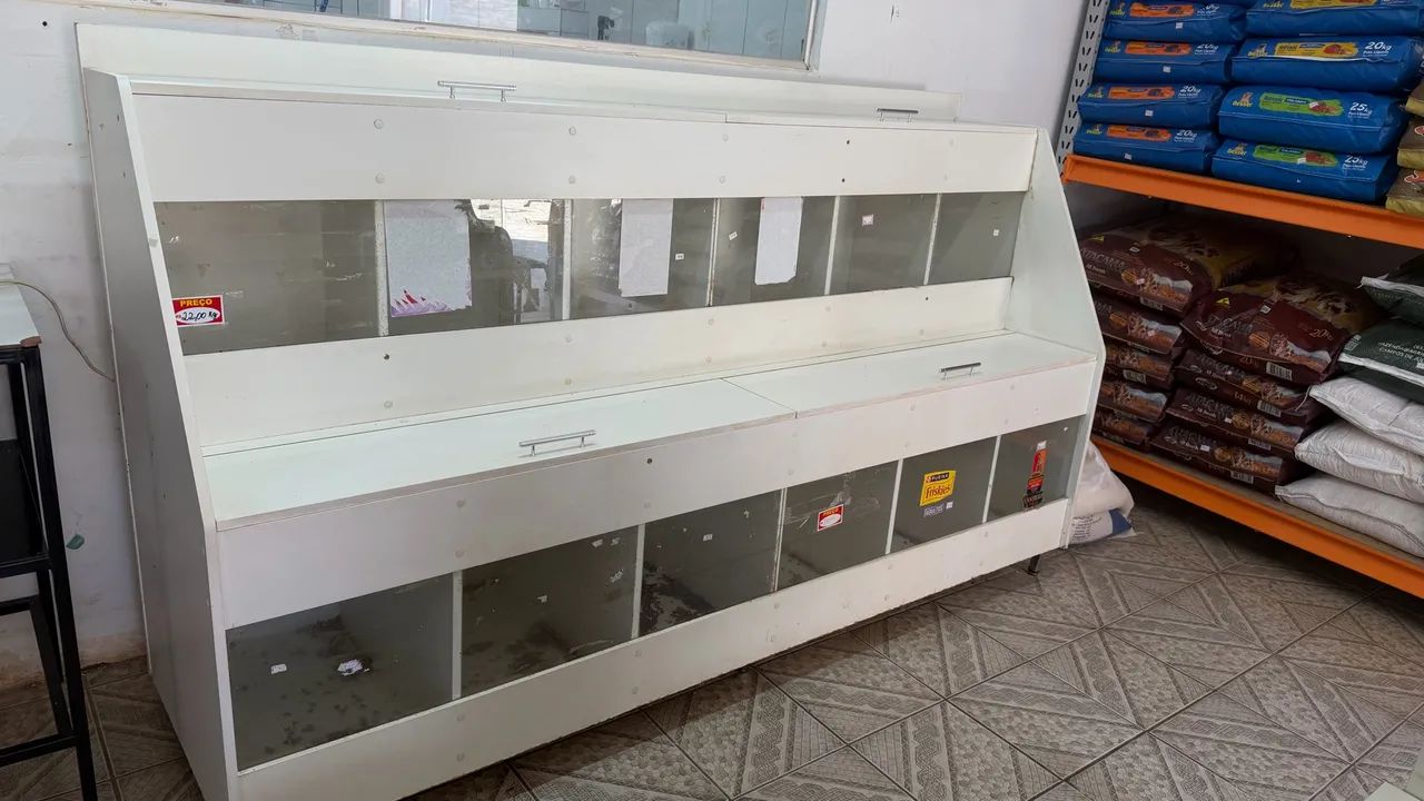 Vende se dispenser de ração mdf 