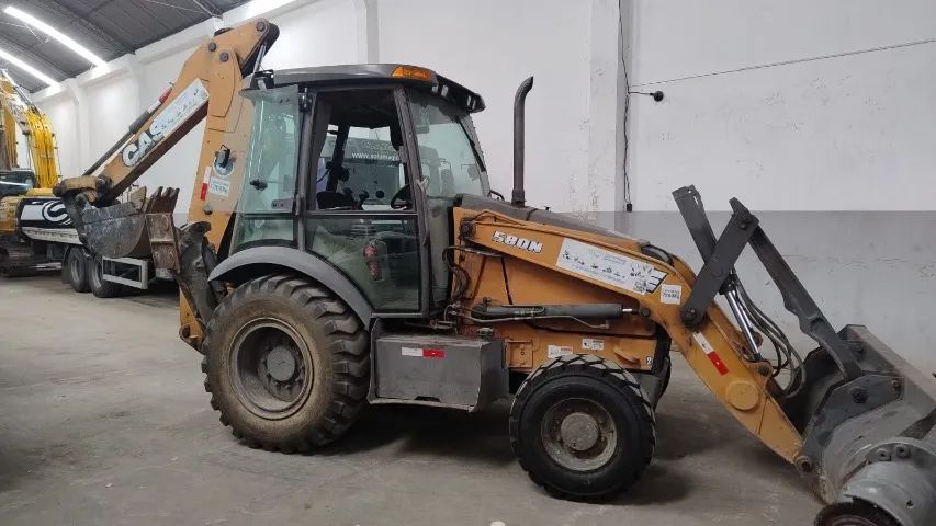 Retroescavadeira Case 580N 4x4 - Ano 2015  - Excelente Estado
