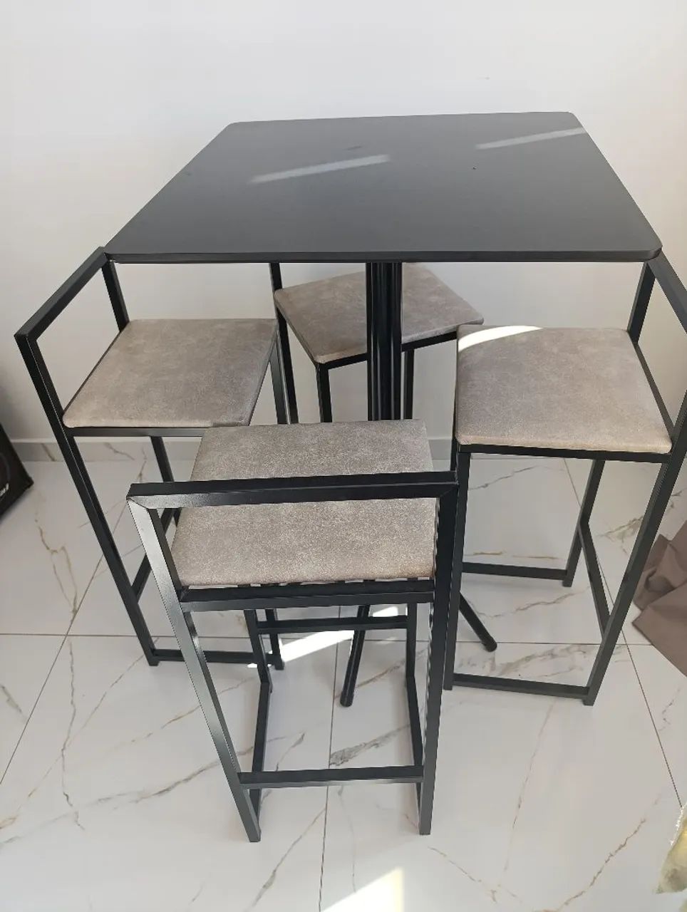 Mesa bistrô alta com 4 banquetas em aço  - Foto 4