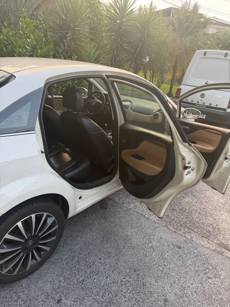 Fiat Linea LINEA ESSENCE DUALOGIC 1.8 FLEX 16V 4P 2015