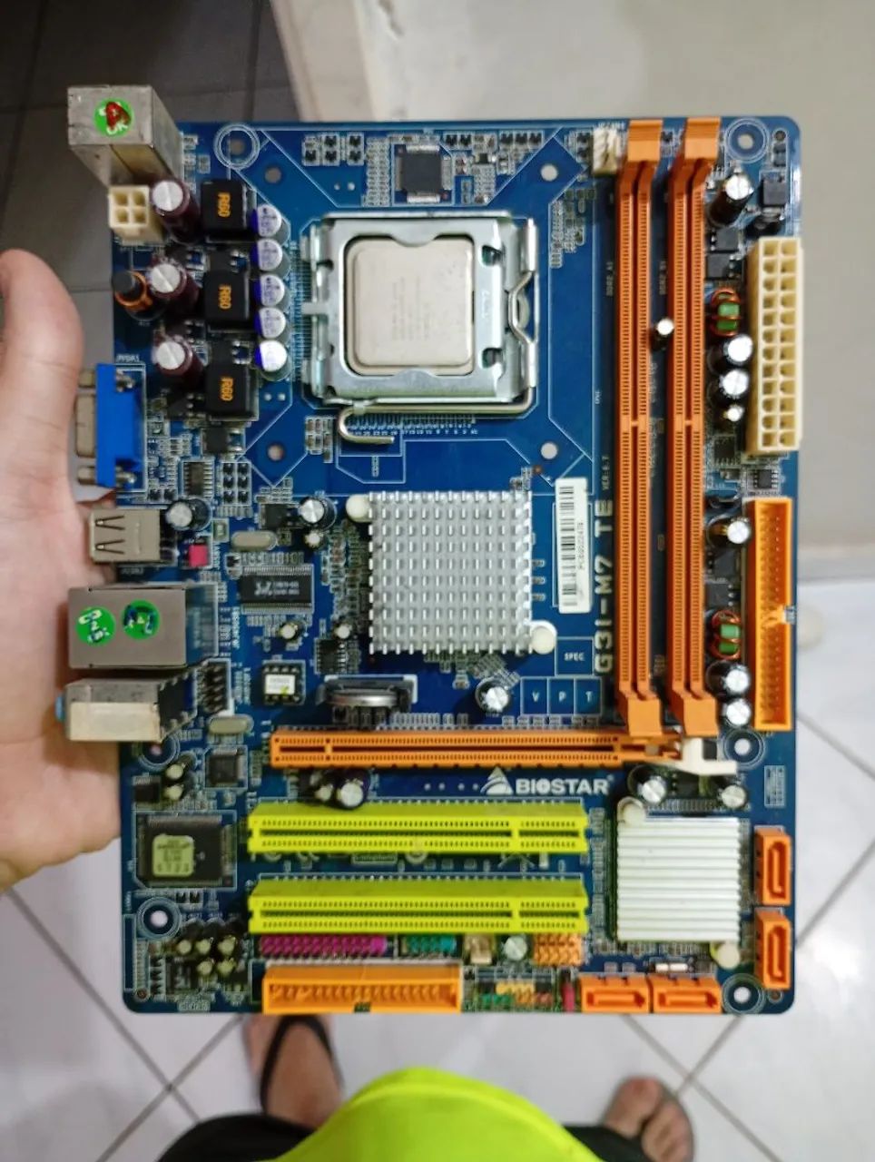 Core 2 Quad Q8300 + G31-m7