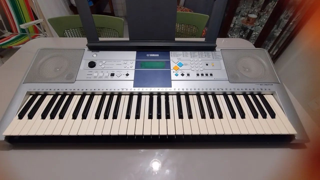 teclado yamaha psr e323
