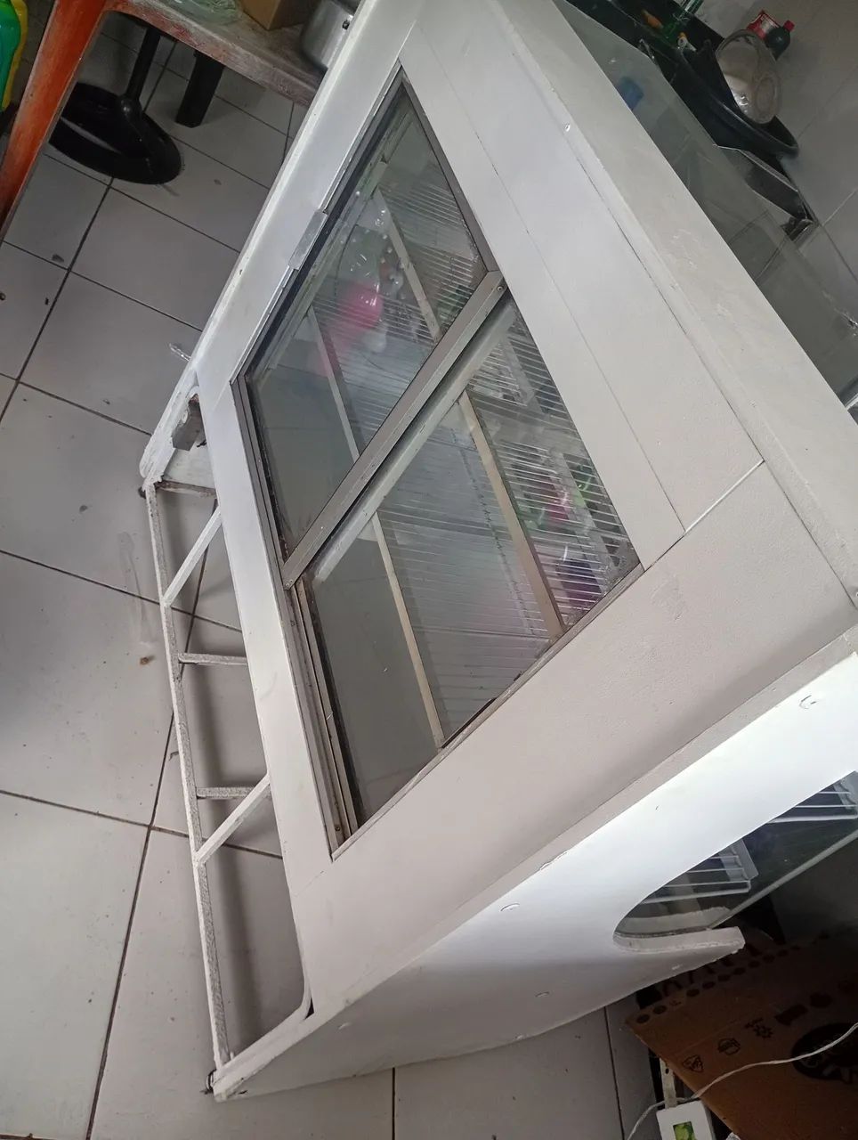 Vende-se vitrines para padarias