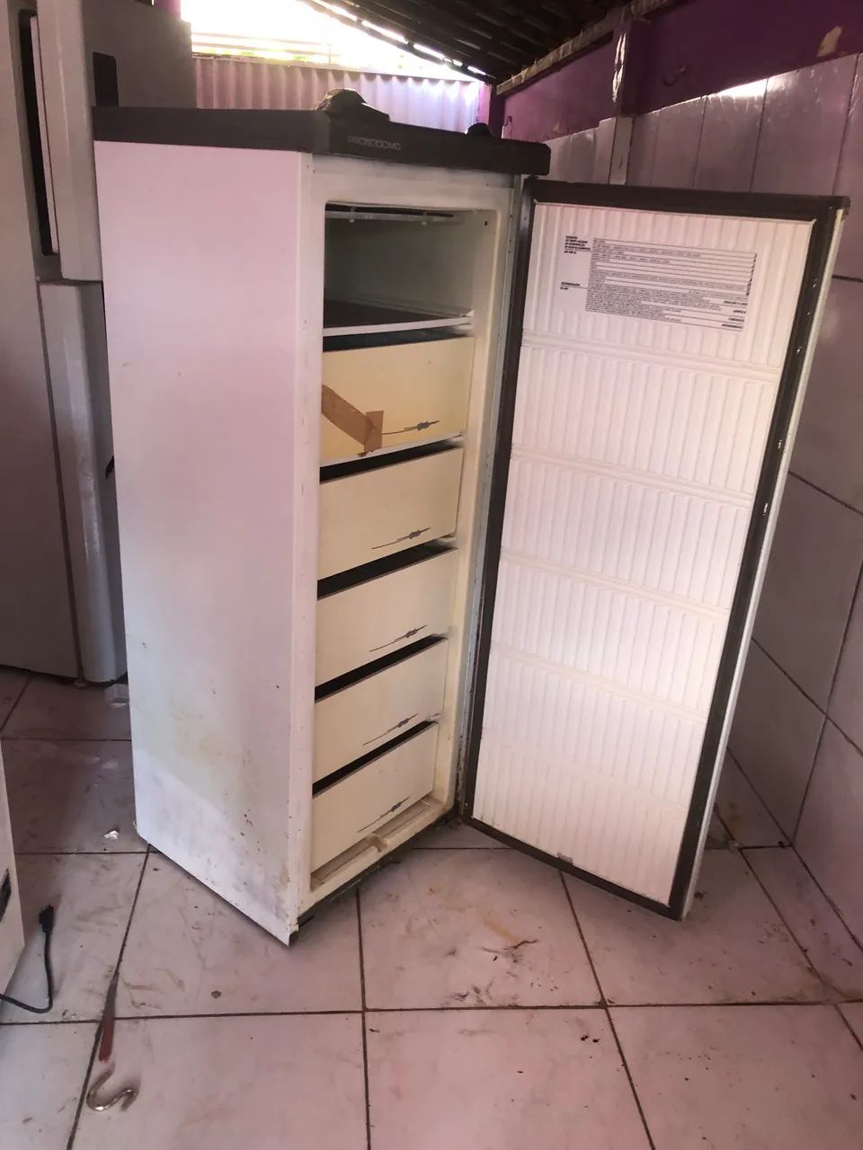 Frezer vertical  - Foto 3