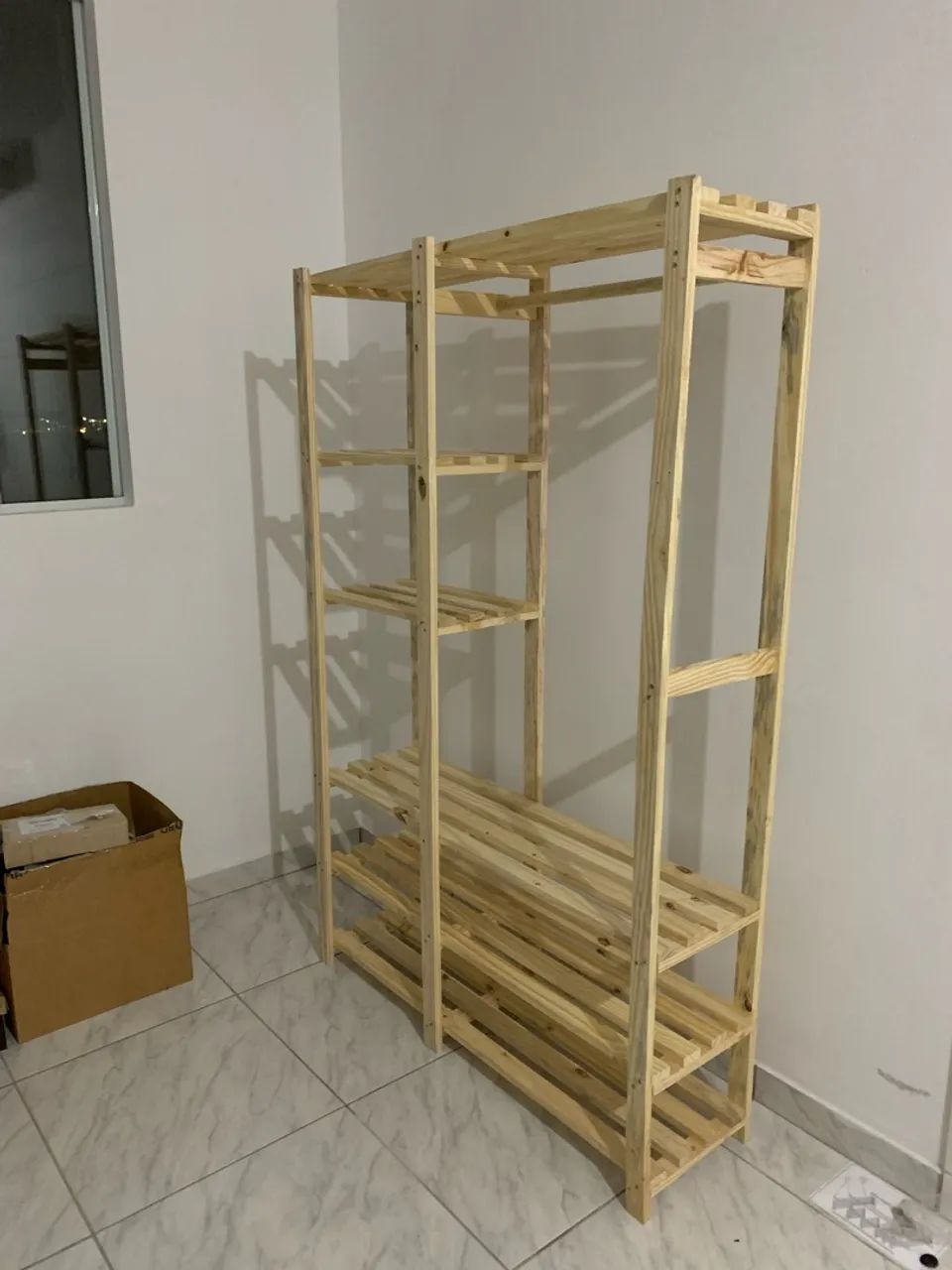 Armário/cabideiro de pinus maciço, ideal para closet - Foto 3