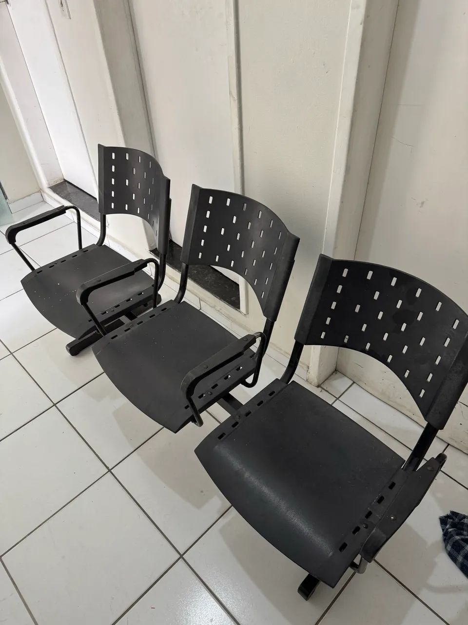 4 conjuntos de cadeiras para sala de espera ou recepção