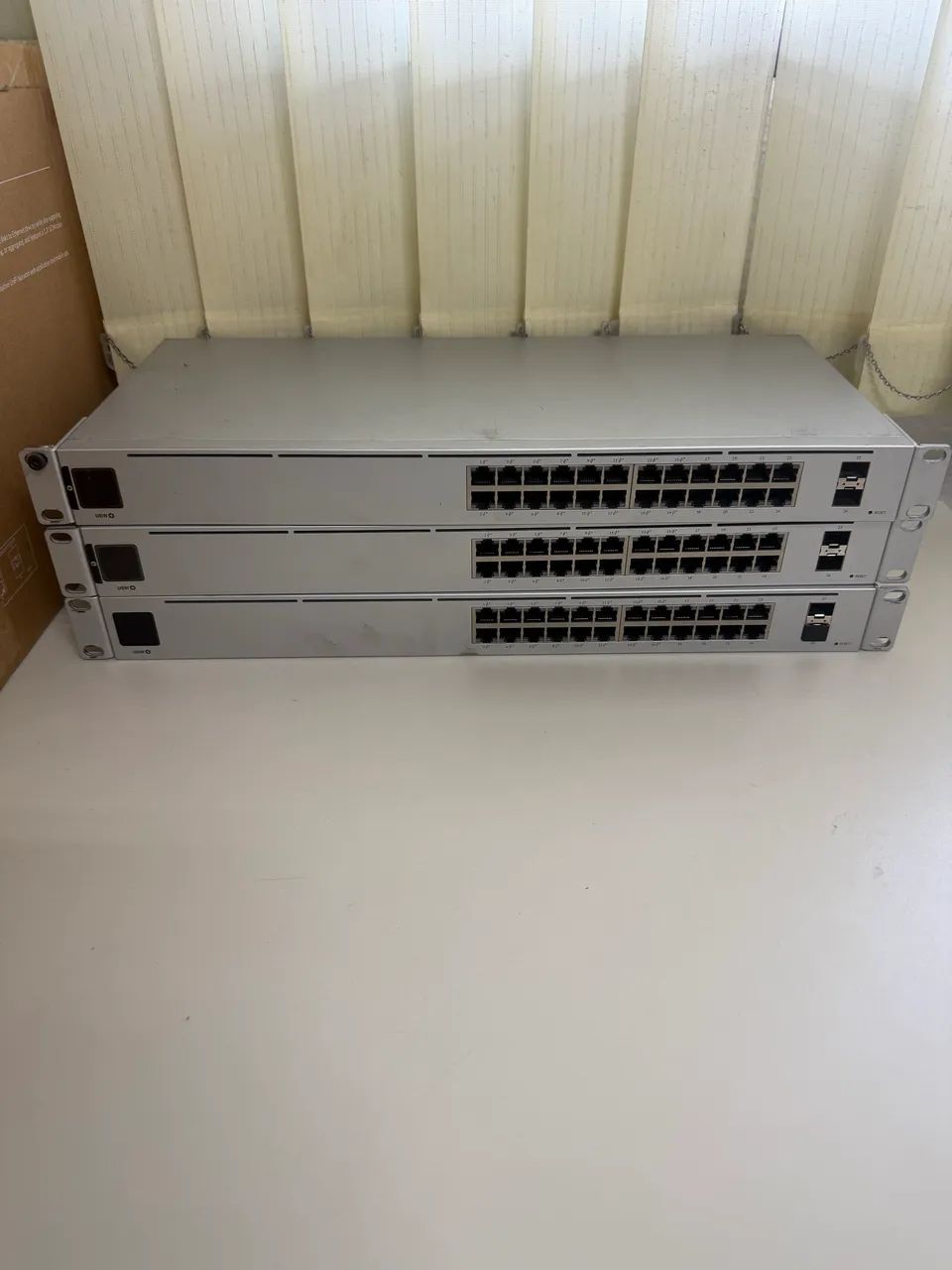 Switch Ubiquiti USW 24 PoE  - Foto 4
