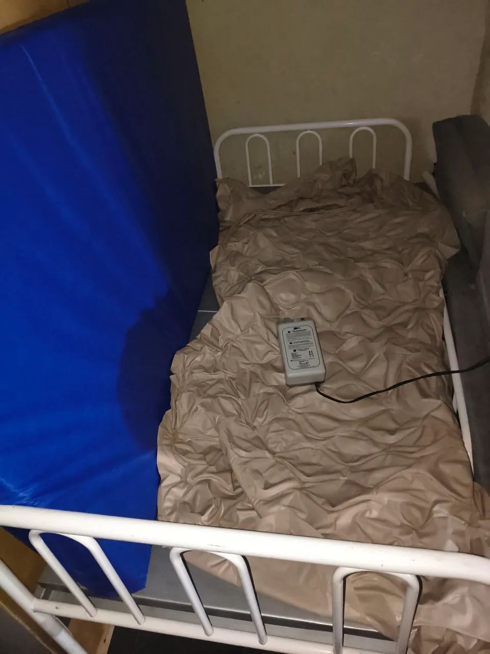 Cama hospitalar com colchão e colchão pneumático ótimo estado. - Foto 2
