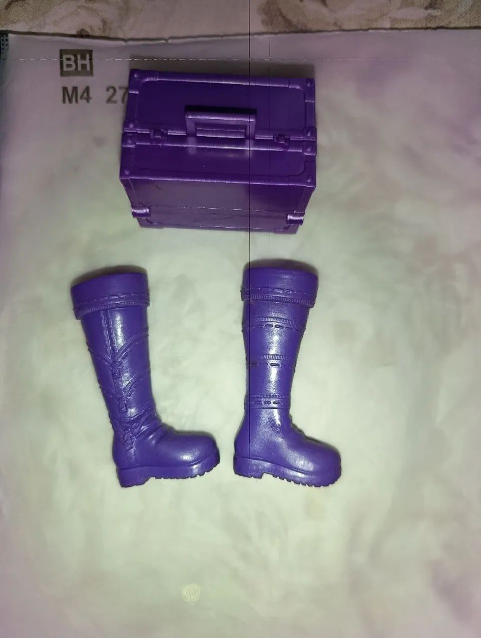 Bota e maleta para boneca barbie