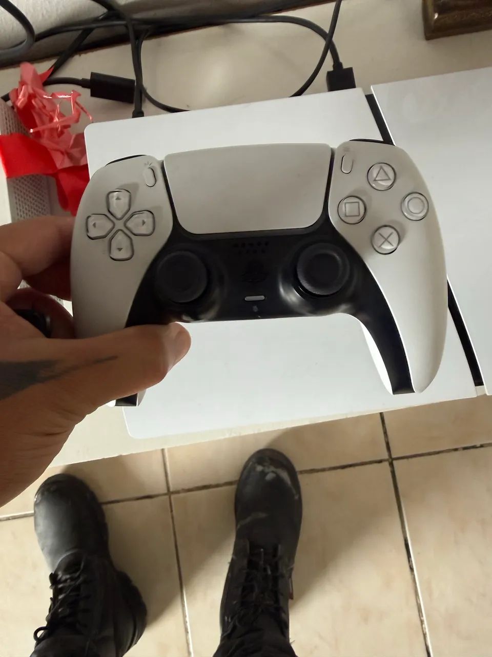 PS5 slim com caixa e 2 controles - Consoles de Vídeo Game