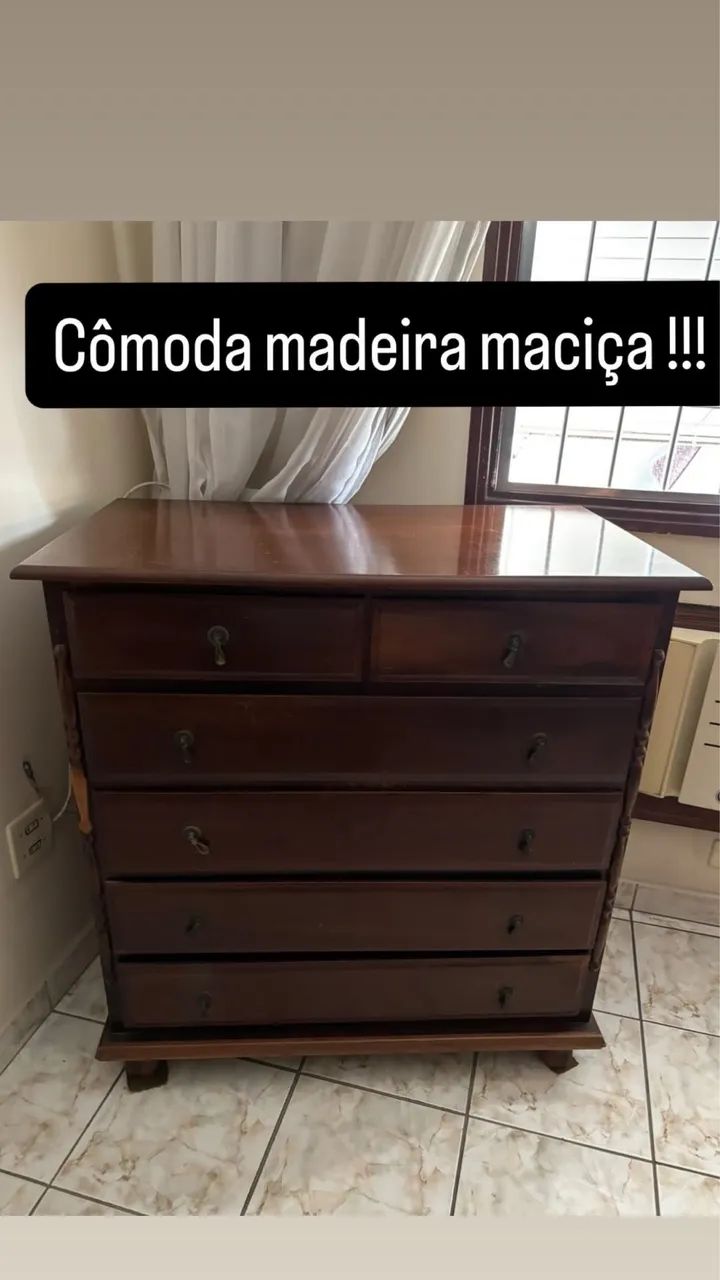Cômoda de madeira maciça 