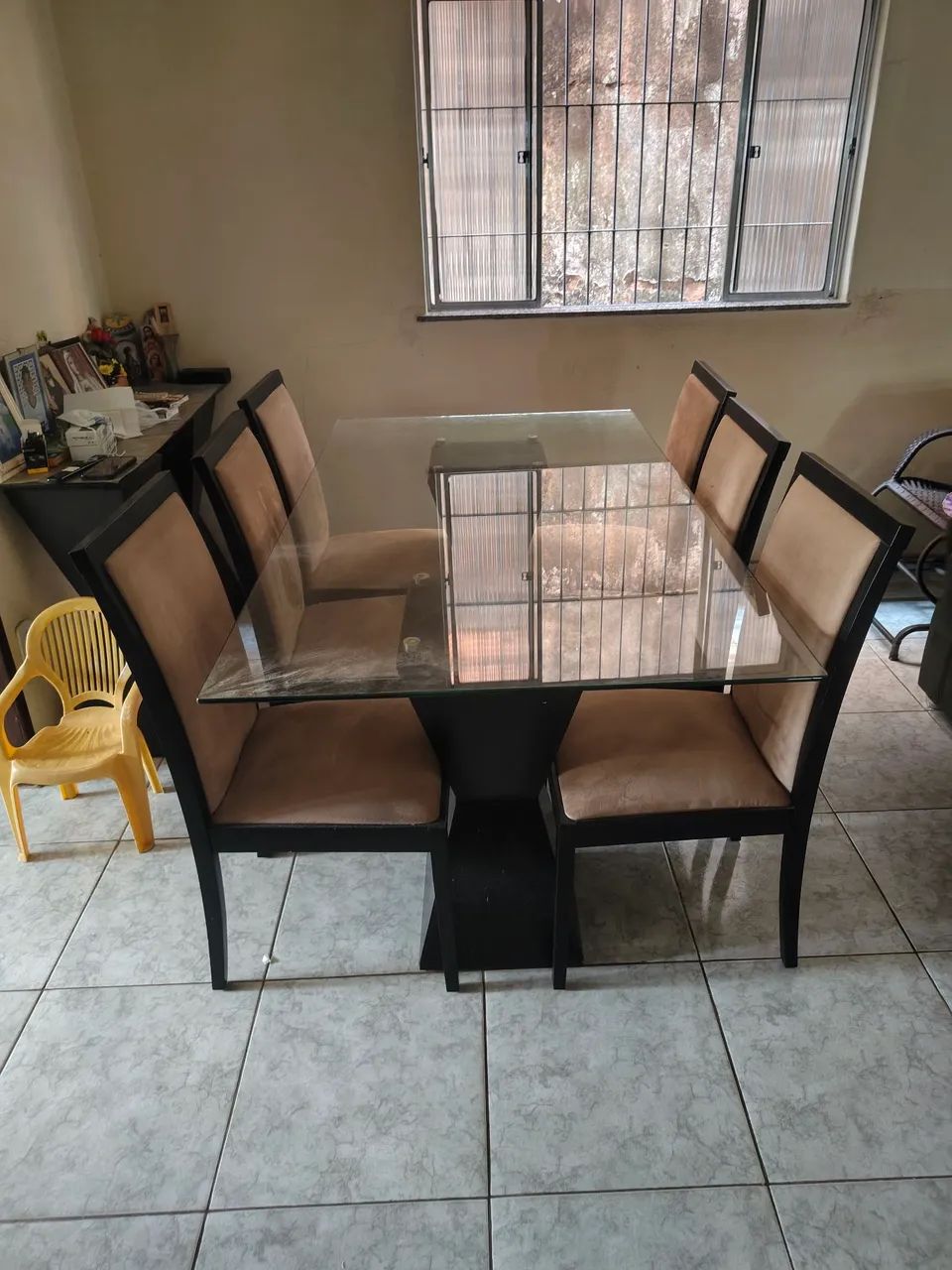 Vendo Conjunto de mesa elegante com 6 cadeiras  - Foto 5