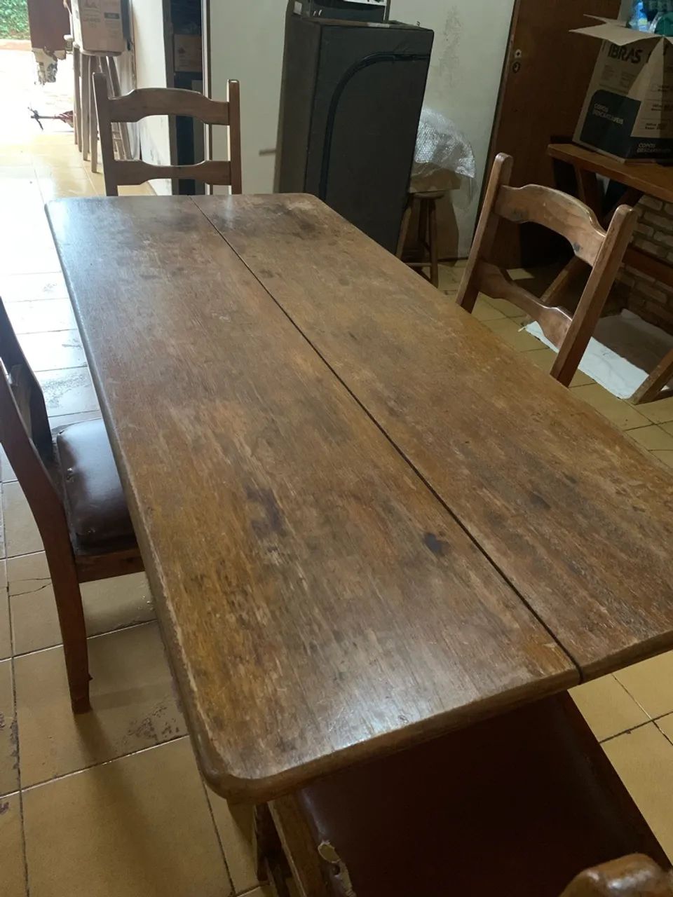 Mesa de jantar madeira com cadeiras