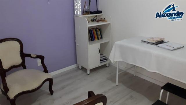 Casa com piscina no centro de guaramirim. - Foto 11