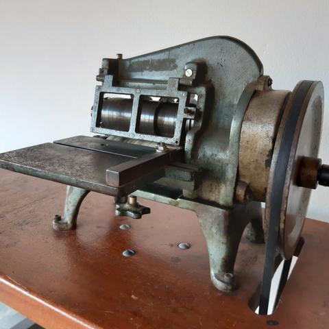Maquina de cortar tiras de couro Cardoso - Foto 2