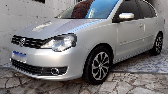 POLO SEDAN 2012