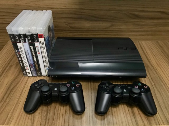 PS3 Super Slim - 2 controles + jogos