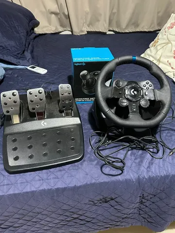 Volante Logitech G923 com pedal + Câmbio Driving Force Shifter para PS5 PS4  PS3 e pc em Promoção na Americanas