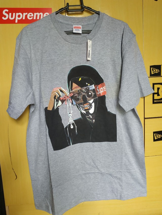 camiseta supreme cinza