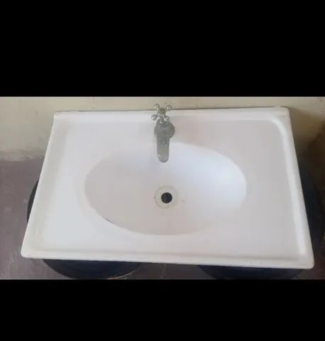 Lavatório banheiro com torneira