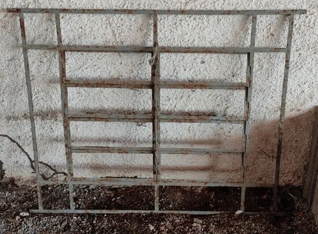 Vitro / Vitral de aço 1,20x1,02m sem uso , sem vidros