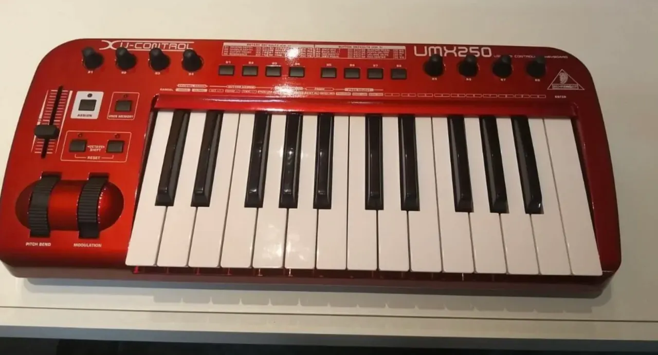Controlador Behringer X U- Control UMX250
