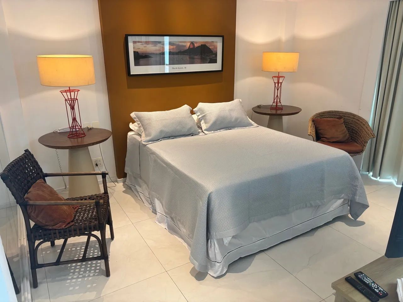 Belíssima suite no Mediterrâneo Flat Barra com facilidades