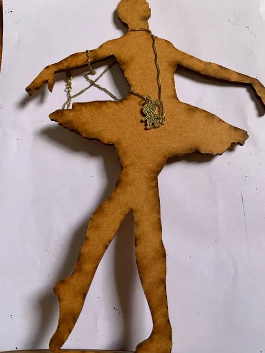 Colar com pingente de menina  - Foto 4