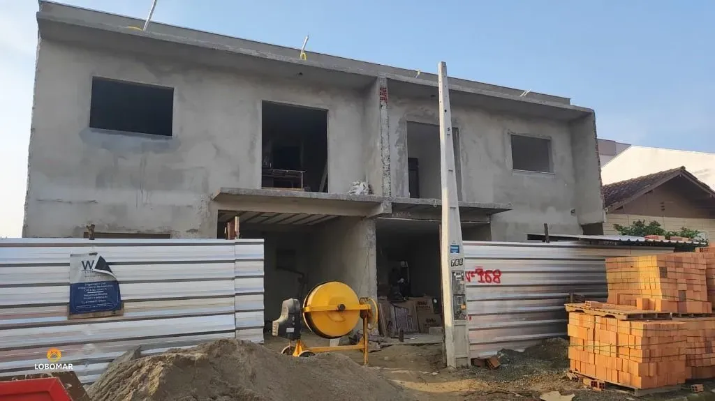 Sobrado com 3 dormitórios à venda, 115 m² no Itacolomi - Balneário Piçarras/SC