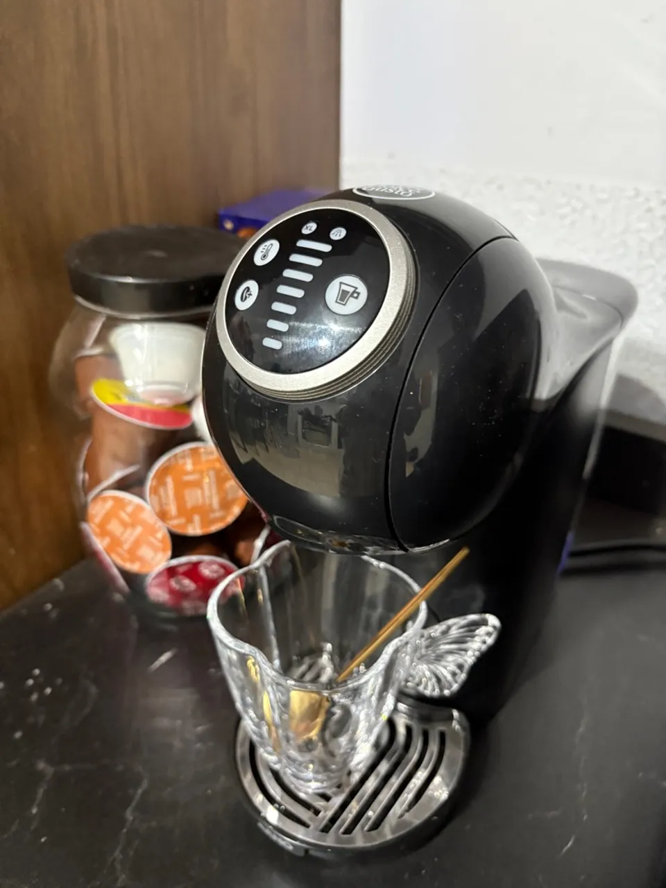 Cafeteira usada 2 vezes, acompanha as cápsulas