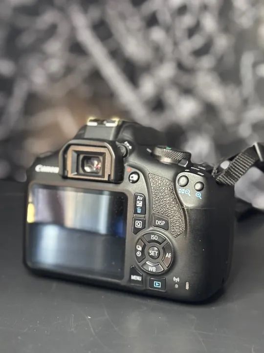 Câmera Canon T7 DSLR + Lente 18-55mm + Carregador - Foto 2