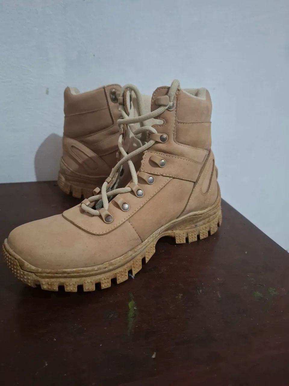 Bota militar moderna e resistente  - Foto 2