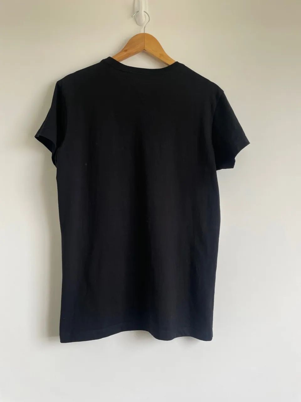 Camiseta preta masculina tam M Tommy Hilfiger Denim - Foto 2