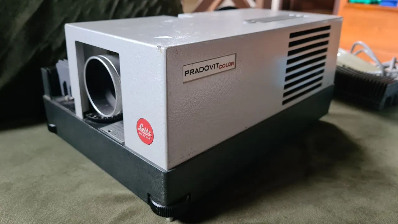 Projetor Leitz Wetzlar Pradovit color - Foto 2
