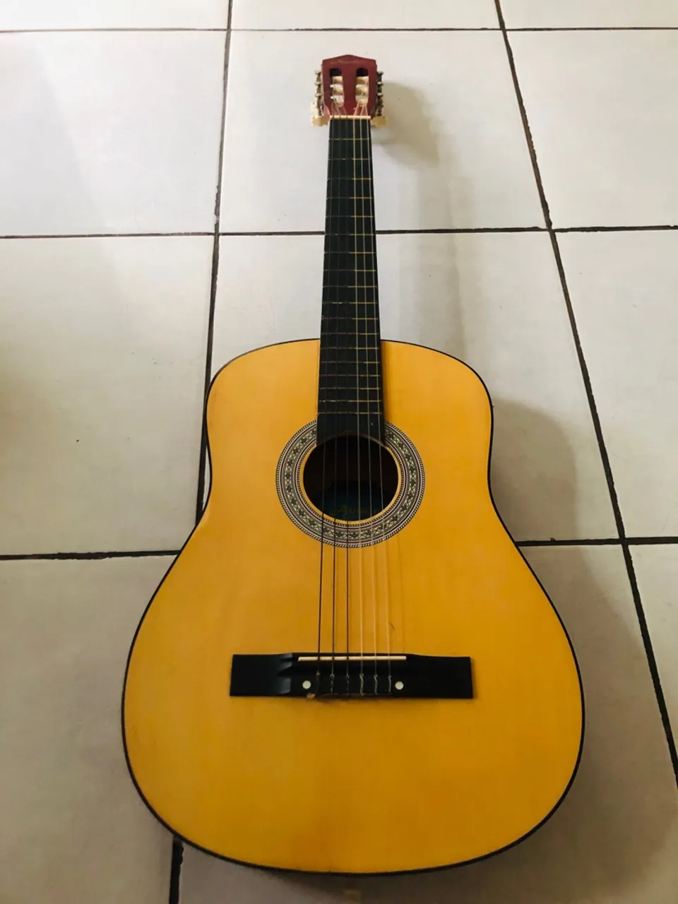Violão acústico