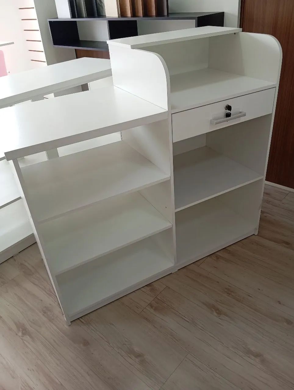 Balcão comercial branco