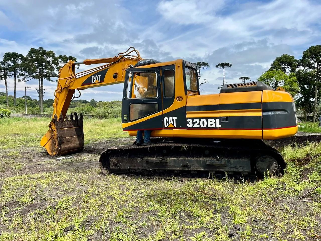 Vendo escavadeira hidráulica 320BL - Foto 3