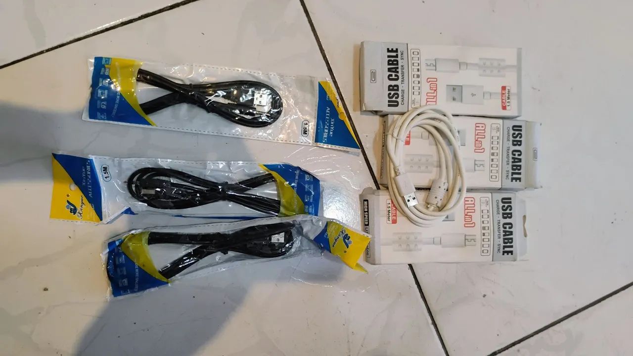 Cabo USB para Celular - 1,5 Metros - Novo