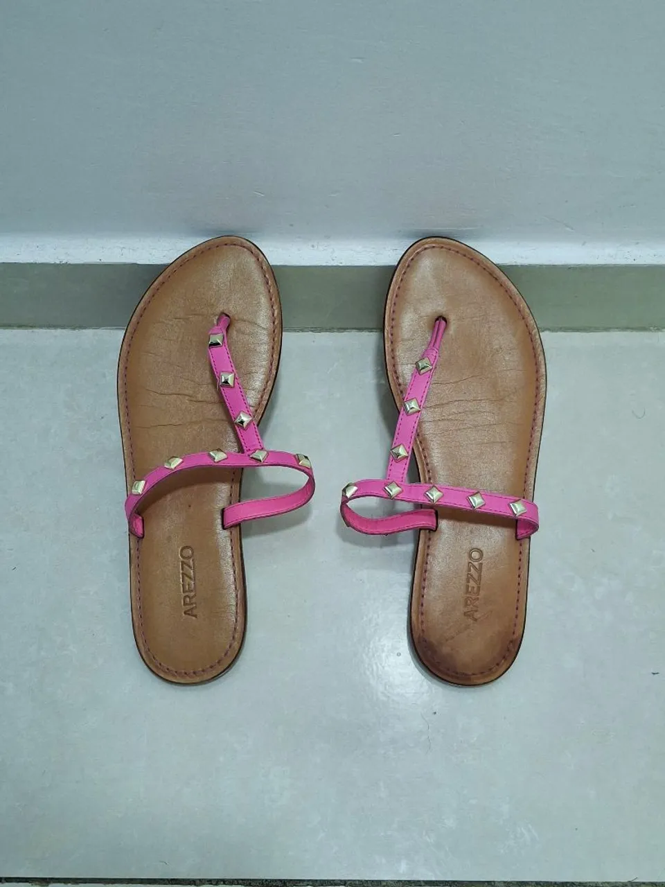Sandália Arezzo Rosa com Detalhes
