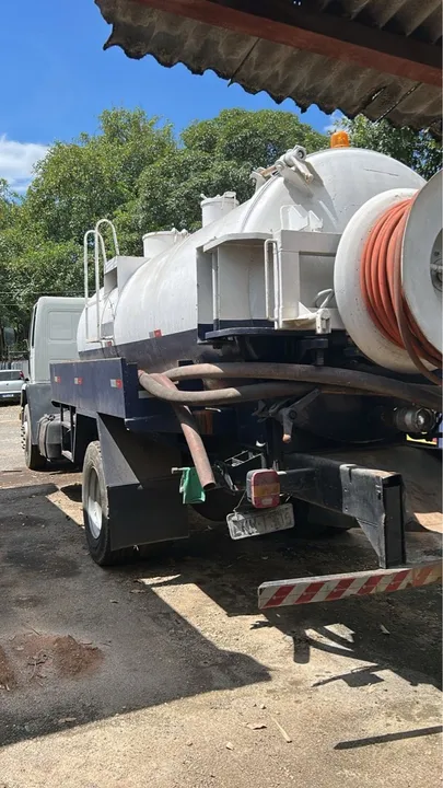 Caminhao limpa fossa e hidrojato ( combinado) vacol